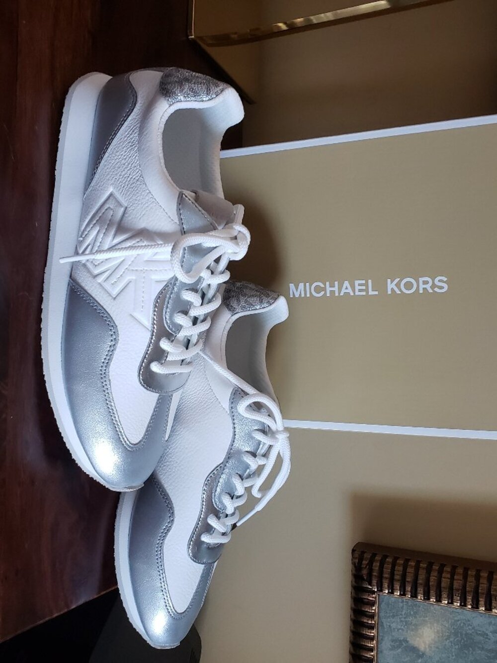 Michael Kors Women’s Essex Trainer White/Silver Size 9.5 New in Box $225